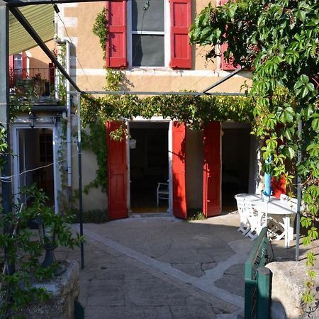 St Jean Du Gard : Spacious Apartment With Use Of Pool Saint-Jean-du-Gard Kültér fotó